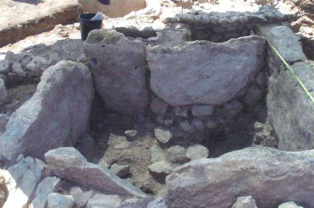 Ο άγνωστος Μυκηναϊκός τάφος στο νησάκι “Μήτρος” της Τραγάνας